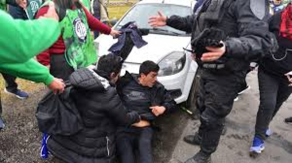 Violenta represión a la manifestación contra Milei