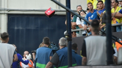 Un arquero argentino intervino para salvarle la vida a una hincha