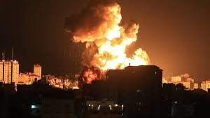 Israel lanza más bombardeos en Gaza mientras demora su ofensiva terrestre