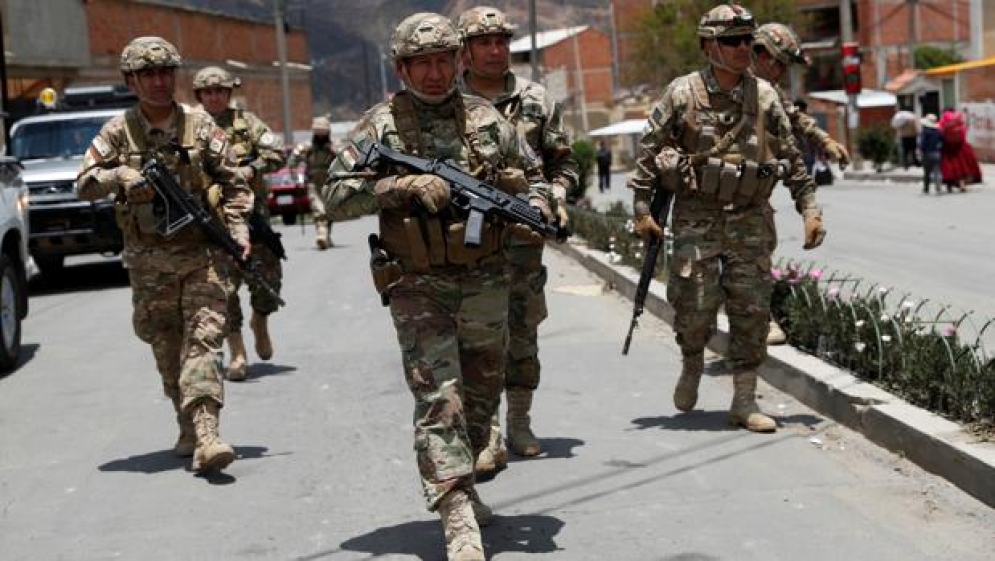 Bolivia: destitución de la cúpula militar por Arce y retirada de los militares.