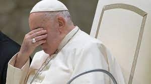 Por &quot;un poco de bronquitis&quot;, Francisco evita leer un discurso en el Vaticano