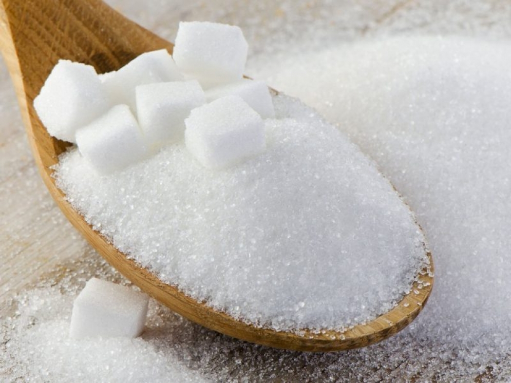 La ANMAT prohibió la venta de una marca de azúcar por tener “objetos extraños” en sus envases