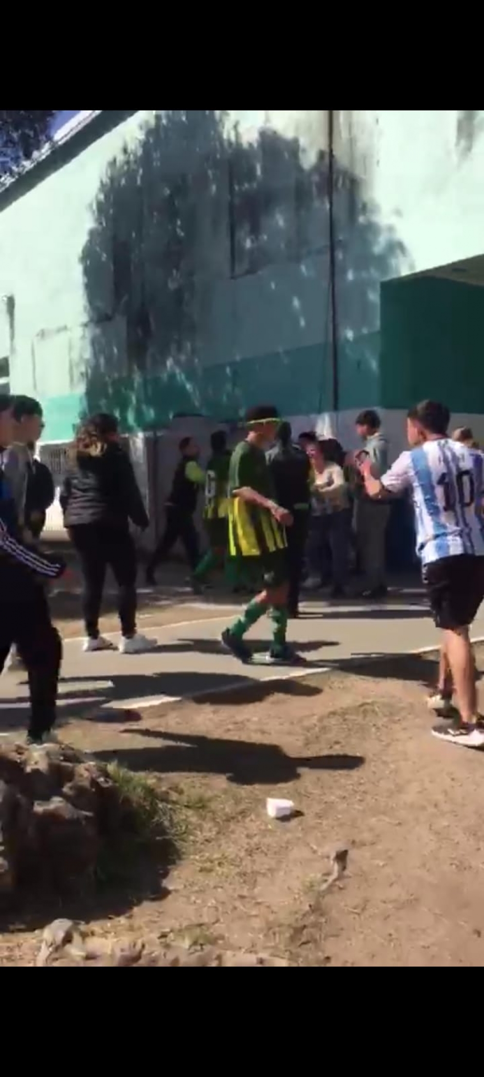 Batalla campal en el futsal de Villa Mercedes: jugadores y hinchas protagonizan violento enfrentamiento